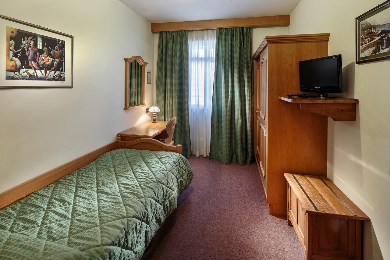 Dependance Hotel Corona 科尔蒂纳丹佩佐 外观 照片